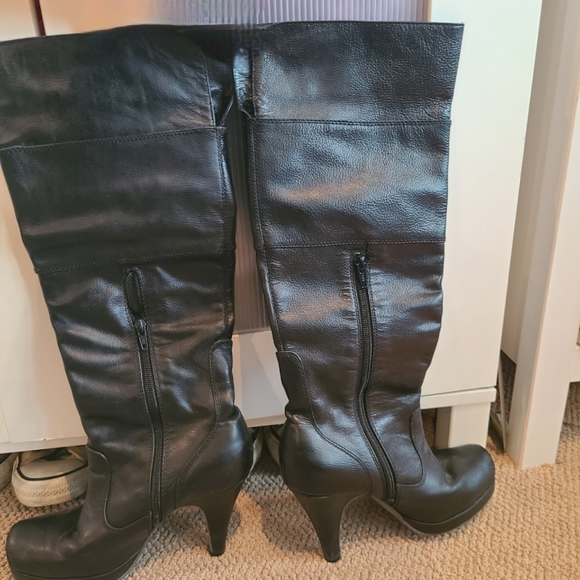 7.5 NaNa Black Leather over the knee boots - Picture 5 of 10